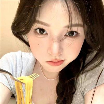 一脸嫌弃表情的妹子给你看胖次第二季